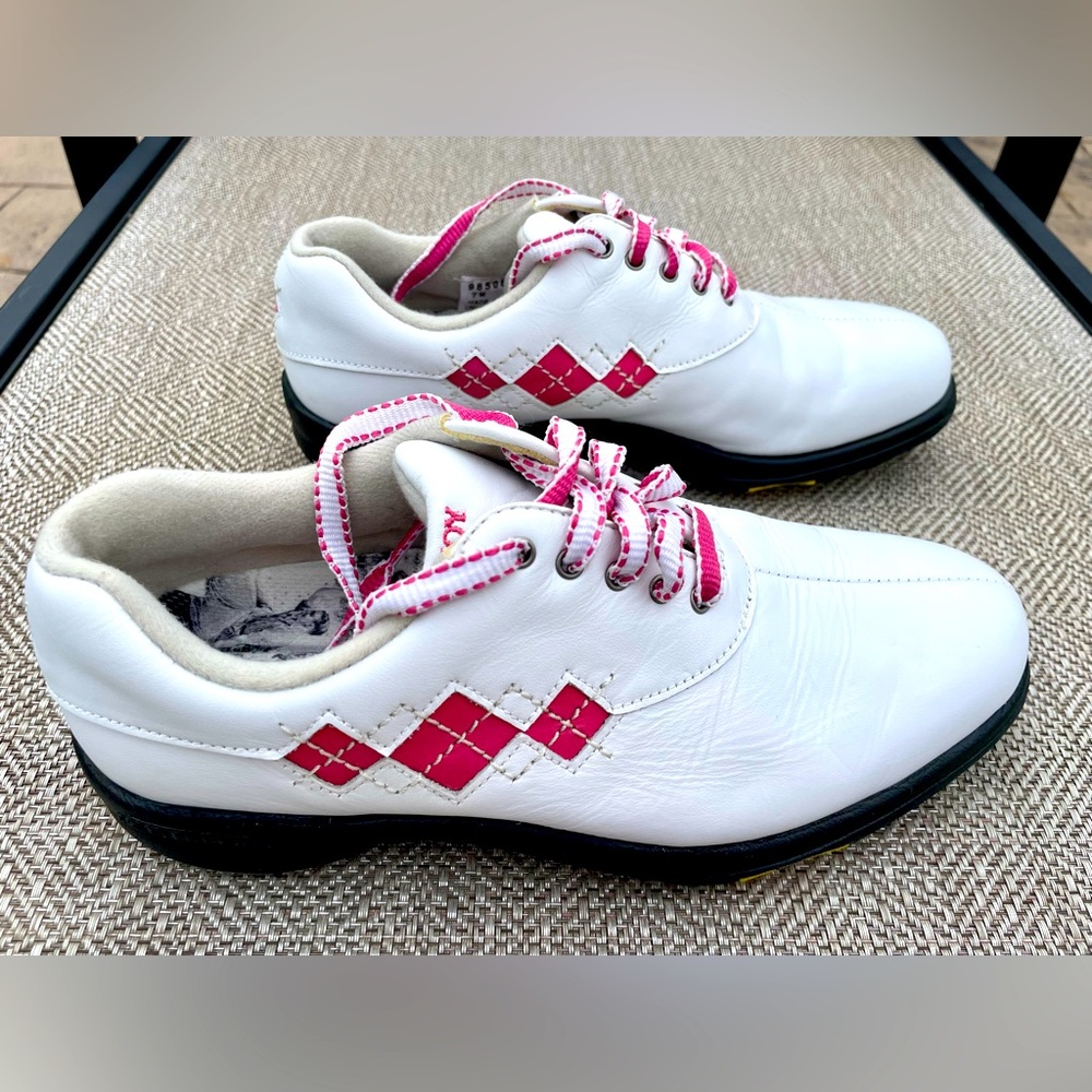 Ladies FootJoy Golf Shoes: 7